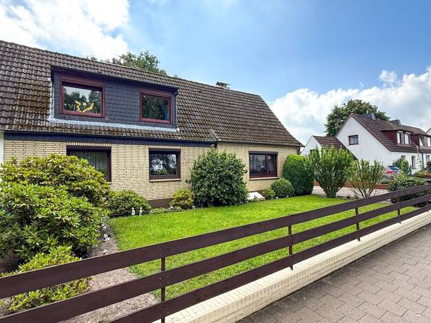 Doppelhaushälfte zum Kauf 199.000 € 148,4 m² 795 m² Grundstück Wedel 22880