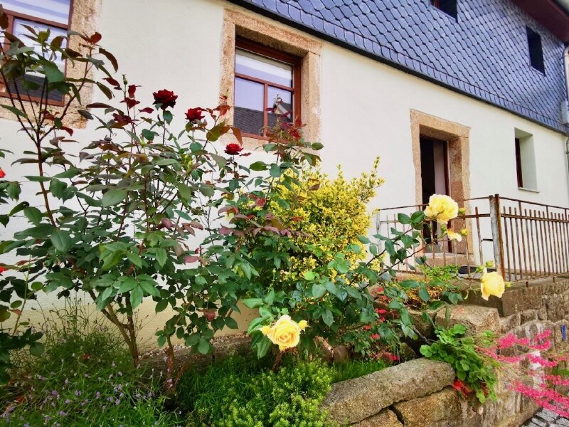 Mehrfamilienhaus zum Kauf 198.000 € 10 Zimmer 240 m²<br/>Wohnfläche 330 m²<br/>Grundstück Elstra Elstra 01920