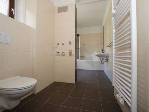 Wohnung zur Miete 400 € 2 Zimmer 72,4 m² 3. Geschoss Max-Pechstein-Straße 75 Innenstadt Zwickau 08056