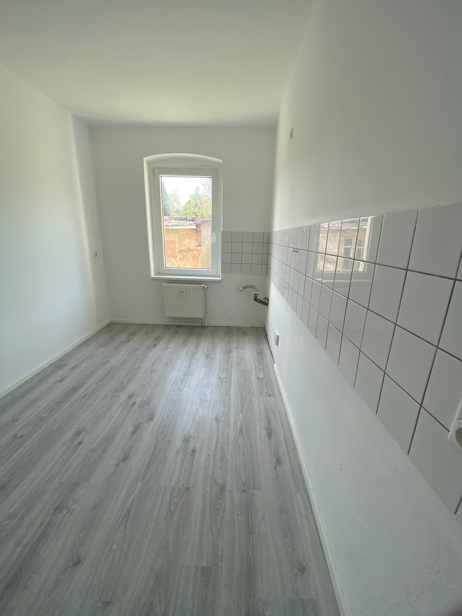 Wohnung zur Miete 250 € 2 Zimmer 50 m²<br/>Wohnfläche 1.<br/>Geschoss ab sofort<br/>Verfügbarkeit Zeitz Zeitz 06712