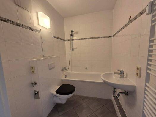 Wohnung zur Miete 315 € 3 Zimmer 55,8 m² 5. Geschoss Auenstraße 36 Suhl 98529