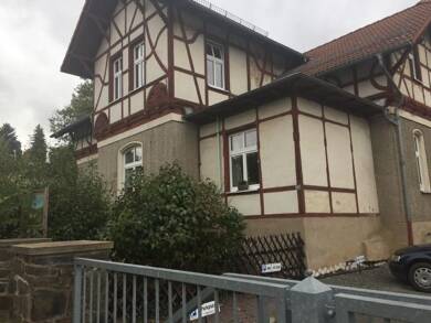 Wohnung zur Miete 290 € 2 Zimmer 52 m² Dachgeschoss, 1. Geschoss Clara-Zetkin-Str. 19 Weida Weida 07570