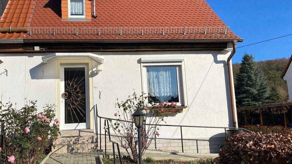 Doppelhaushälfte zum Kauf 175.000 € 4 Zimmer 85 m² 568 m² Grundstück frei ab 01.07.2026 Zwötzen Gera 07551