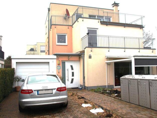 Stadthaus zur Miete 4.450 € 11 Zimmer 226 m² 450 m² Grundstück frei ab 01.08.2026 Ottilie Widermuth Weg 2 Kalbach-Riedberg Frankfurt am Main 60438