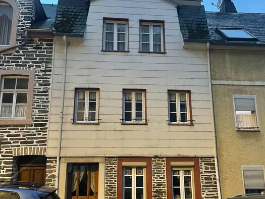Reihenmittelhaus zum Kauf 94.600 € 9 Zimmer 194,8 m² 214 m² Grundstück Trarbach Traben-Trarbach 56841