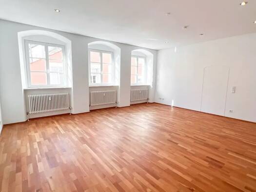 Wohnung zur Miete 1.330 € 2,5 Zimmer 90 m² Geschoss 2/4 frei ab 01.12.2026 Innenstadt Regensburg 93047