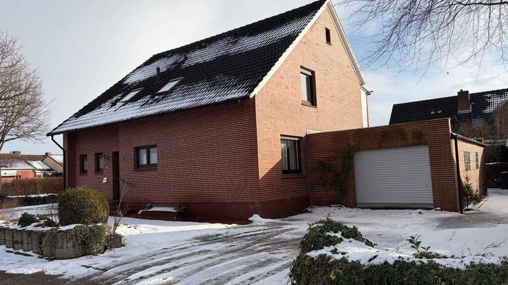 Einfamilienhaus zum Kauf 258.000 € 7 Zimmer 160 m² 719 m² Grundstück frei ab sofort Schwalbenweg 1 Bremervörde 27432