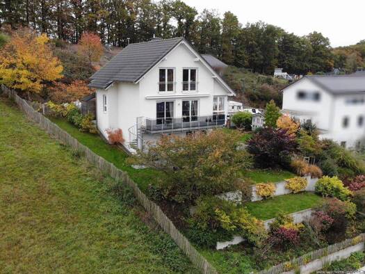 Einfamilienhaus zum Kauf 429.000 € 3 Zimmer 128 m² 719 m² Grundstück frei ab 01.04.2026 Olpe Meschede 59872