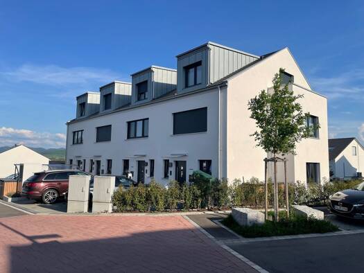 Reihenendhaus zur Miete 2.500 € 4,5 Zimmer 145 m² frei ab sofort Tiengen Südwest 79112