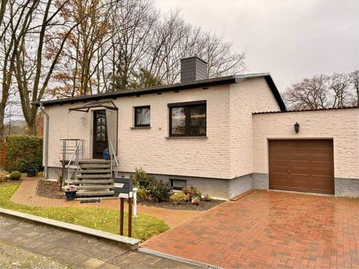 Einfamilienhaus zum Kauf 231.000 € 3 Zimmer 76 m² 429 m² Grundstück frei ab 01.06.2026 Güstrow 18273