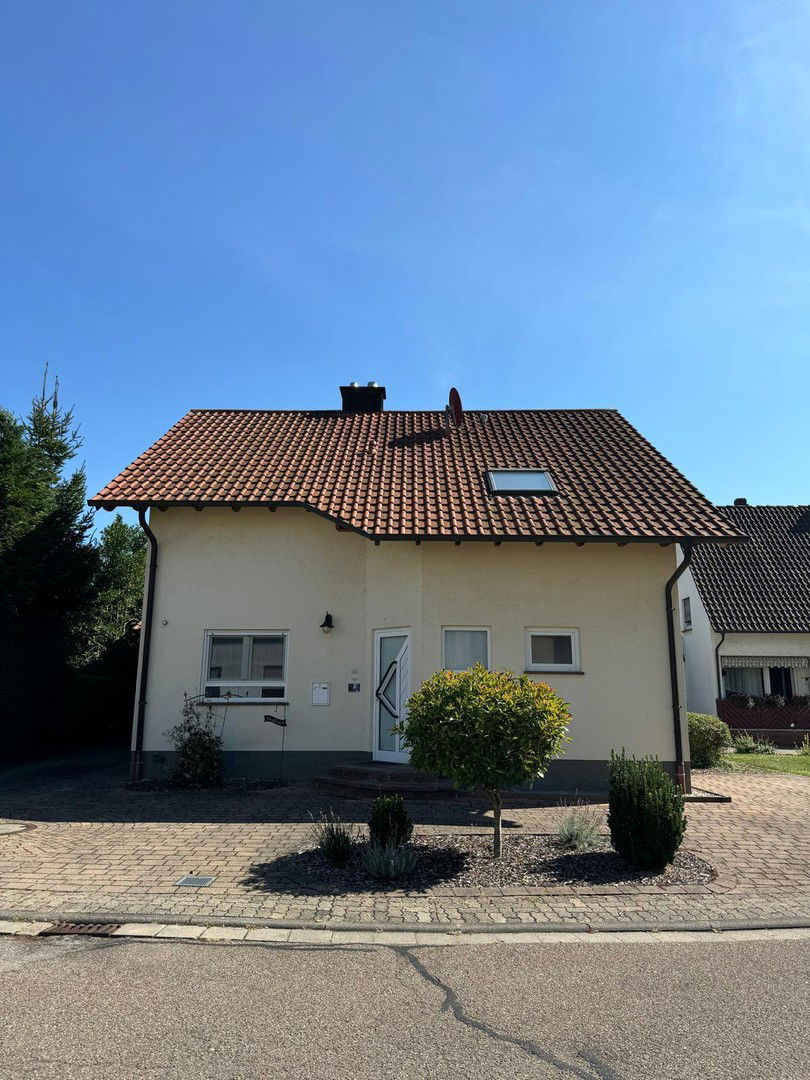 Einfamilienhaus zum Kauf provisionsfrei 625.000 € 8 Zimmer 123 m²<br/>Wohnfläche 484 m²<br/>Grundstück Robert-Koch-Straße 3a Kandel 76870