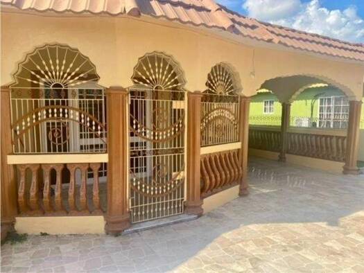 Haus zum Kauf 28.000.000 € 199 m² 365 m² Grundstück Spanish Town