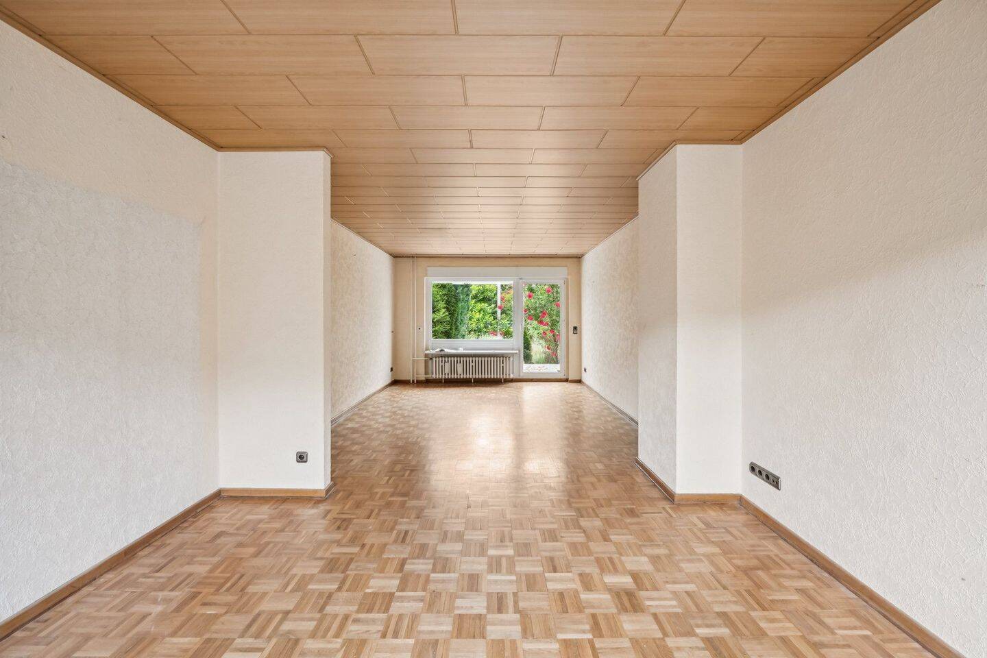 Bezugsfreies, gut geschnittenes Reihenhaus mit Garage, Garten und zusätzlicher Nutzfläche