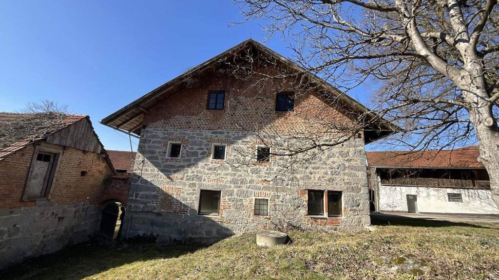 Haus zum Kauf 209.000 € 7 Zimmer 243 m² 3.409 m² Grundstück frei ab sofort Gneisting Tittling 94104