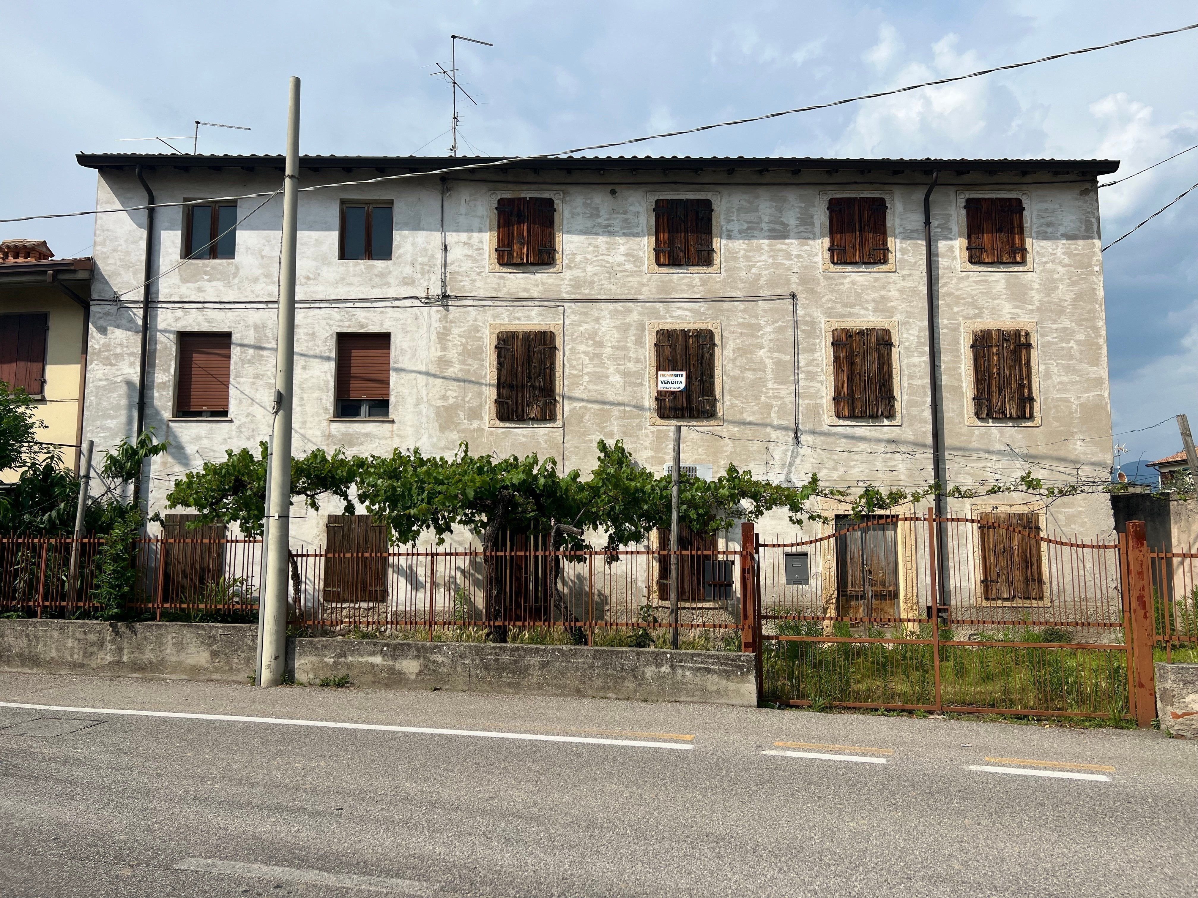 Haus zum Kauf 320.000 € 270 m²<br/>Wohnfläche Via Verona 69 Bardolino (VR) 37011