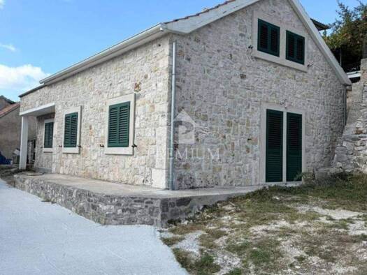 Haus zum Kauf 290.000 € 5 Zimmer 176 m² Donji Humac, Nerezisca Nerezisca