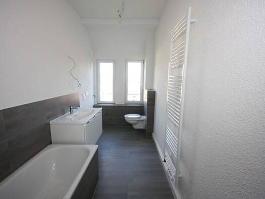 Wohnung zur Miete 650 € 3 Zimmer 81,6 m² frei ab 01.10.2026 Lindenstraße 35 Aue 08280