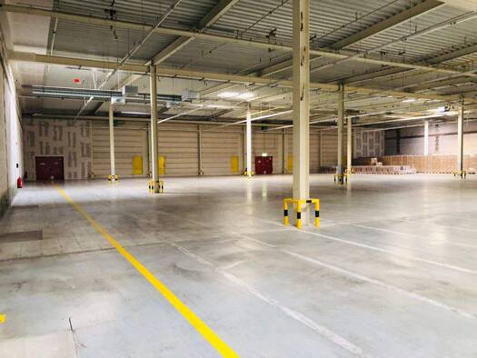 Lagerhalle zur Miete provisionsfrei 15.000 m² Lagerfläche teilbar ab 1.000 m² Harthauer Weg 1 Crimmitschau 08451