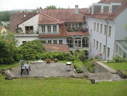 Wohnung zur Miete 915 € 2 Zimmer 79,5 m² Geschoss 1/2 frei ab 01.08.2026 Nürnberger Straße Winzer-Kager Regensburg 93059