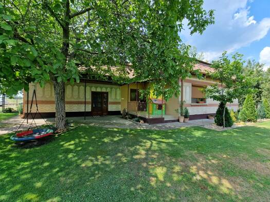 Bauernhof zum Kauf 166.000 € 86 m² 10.954 m² Grundstück Bócsa 6235