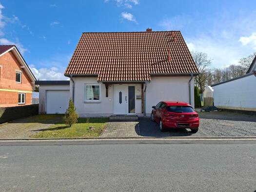 Einfamilienhaus zum Kauf 299.000 € 5 Zimmer 114 m² 589 m² Grundstück frei ab sofort Am Richteberg 42 Leinefelde Leinefelde-Worbis 37327