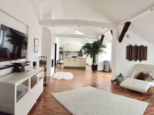 Wohnung zur Miete 1.695 € 3,5 Zimmer 142 m² Geschoss 2/3 frei ab 01.04.2026 Altstadt Erfurt 99084