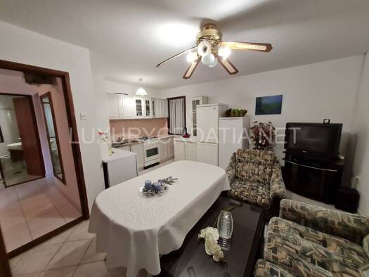 Einfamilienhaus zum Kauf 389.600 € 14 Zimmer 300 m² 300 m² Grundstück Novigrad 23312
