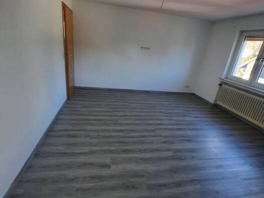 Wohnung zur Miete 850 € 3,5 Zimmer 83 m² Geschoss 1/2 frei ab sofort Neustadt 35279
