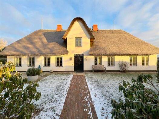 Einfamilienhaus zum Kauf 6 Zimmer 384,6 m² 5.025 m² Grundstück Archsum Sylt 25980