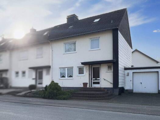 Reihenendhaus zum Kauf provisionsfrei 275.000 € 5 Zimmer 125 m² 383 m² Grundstück Simonstraße 21 Salzkotten 33154