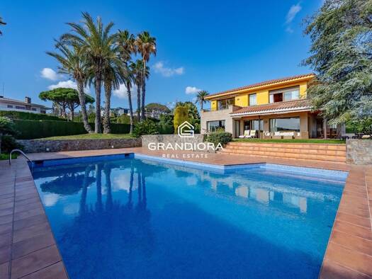 Einfamilienhaus zum Kauf 1.750.000 € 532 m² 1.400 m² Grundstück 4 Carrer Llaüt Barcelona 08328