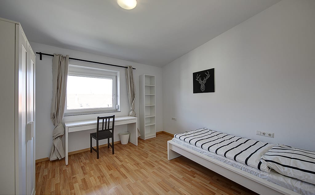 Wohnung zur Miete Wohnen auf Zeit 560 € 5 Zimmer 13 m²<br/>Wohnfläche 19.02.2025<br/>Verfügbarkeit Aachener Straße 8 Neckarvorstadt Stuttgart 70376