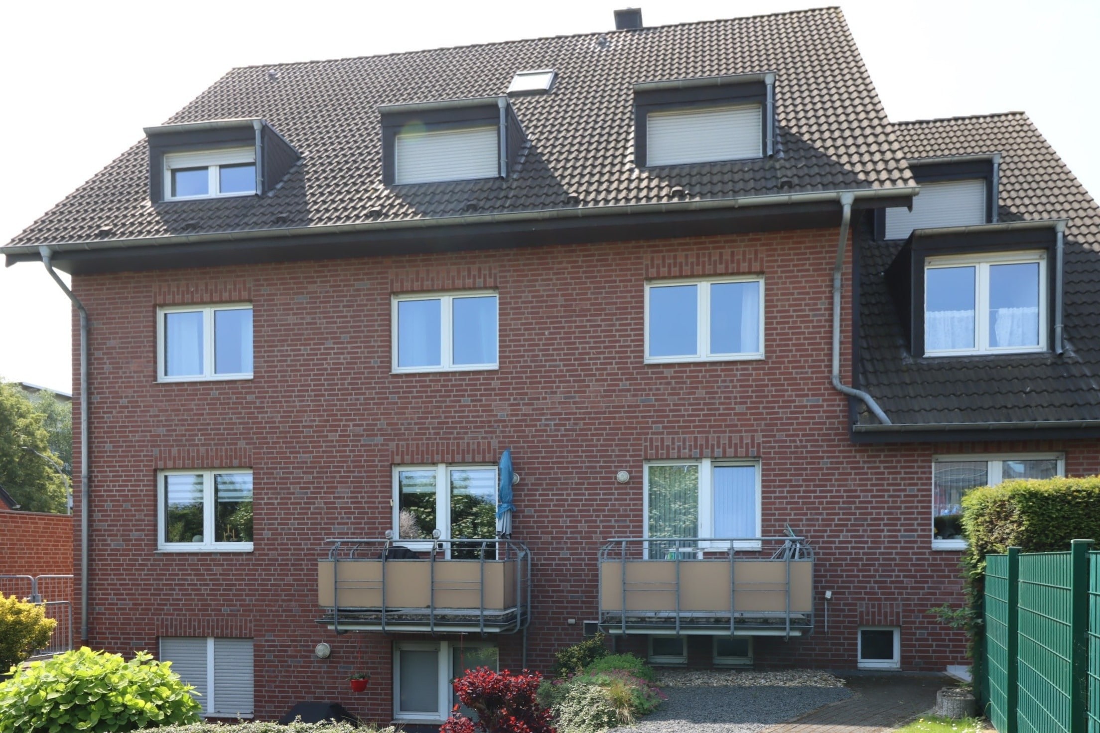 Mehrfamilienhaus zum Kauf als Kapitalanlage geeignet 1.268.000 € 22 Zimmer 581 m²<br/>Wohnfläche 807 m²<br/>Grundstück Gustorf Grevenbroich 41517