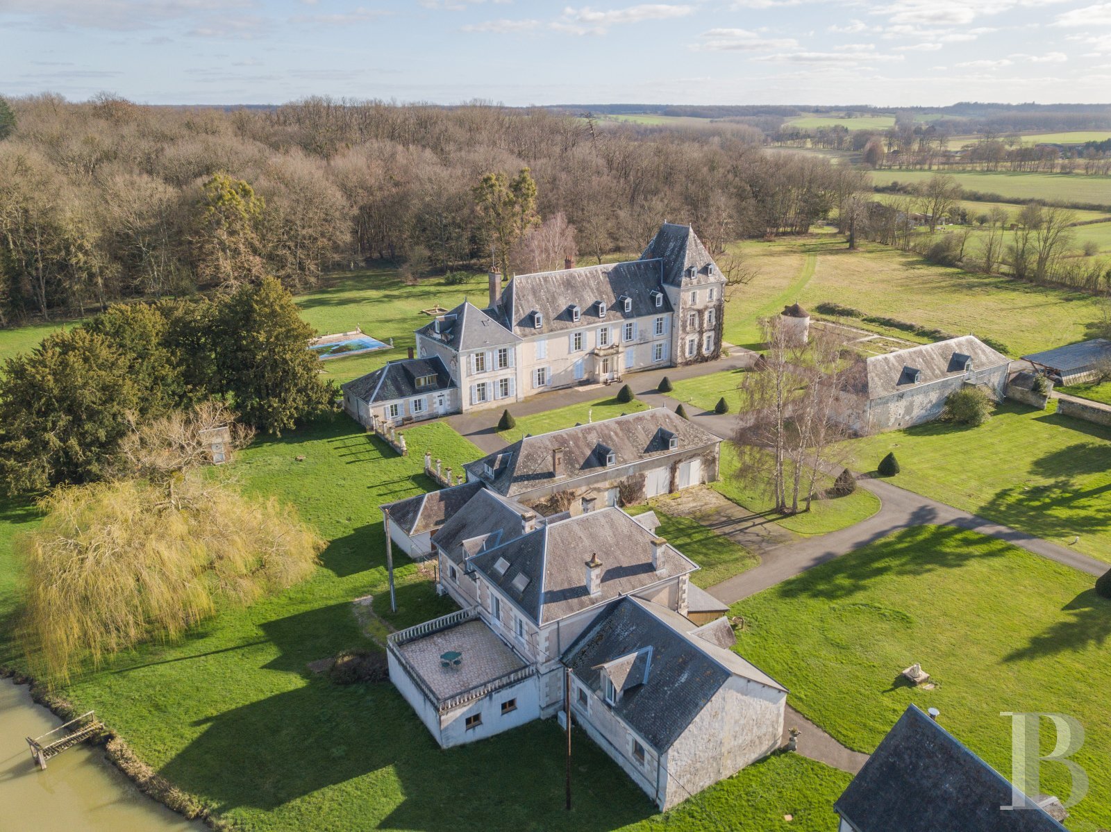 Schloss zum Kauf 1.674.000 € 20 Zimmer 2.500 m²<br/>Wohnfläche 297.948 m²<br/>Grundstück Loches 37600