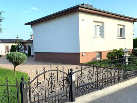 Einfamilienhaus zur Miete 1.496 € 6 Zimmer 180 m² 1.500 m² Grundstück frei ab 01.10.2026 Forst-Stadt Forst (Lausitz) 03149