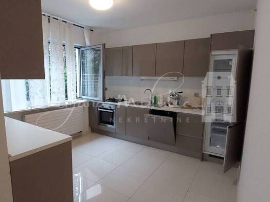 Wohnung zur Miete 2.600 € 7 Zimmer 130 m² Zagreb