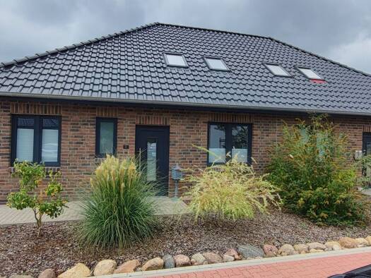 Haus zum Kauf als Kapitalanlage geeignet 340.000 € 4 Zimmer 129 m² 366 m² Grundstück Am Schützenplatz Emmendorf 29579