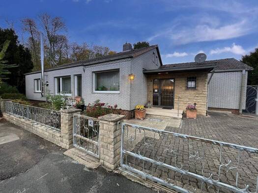 Einfamilienhaus zum Kauf 339.000 € 5 Zimmer 150 m² 1.750 m² Grundstück Elze 31008