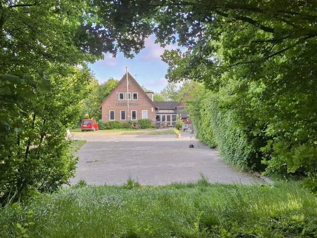 Sonstiges zum Kauf als Kapitalanlage geeignet 398.000 € 7 Zimmer 279,3 m² 12.670,2 m² Grundstück Neukirchen 25927