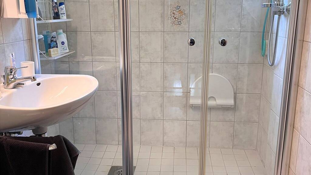 Immobilie in Bad Brückenau - Familienfreundliches Einfamilienhaus mit Garten – inklusive Garage und Carport in Bad Brückenau zu verkaufen - Bild 3