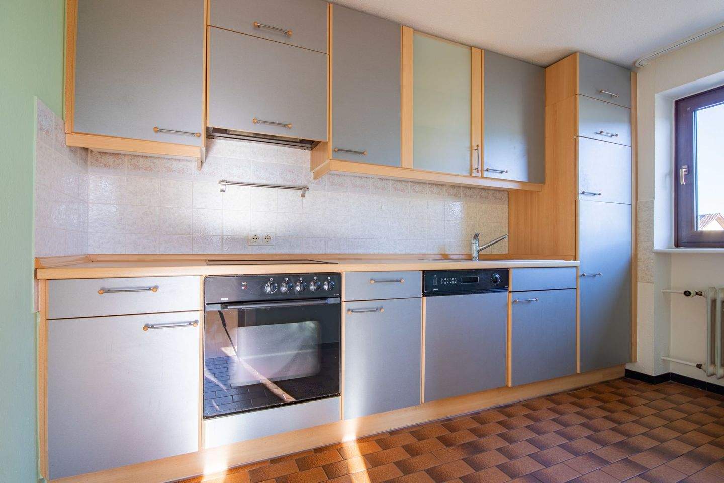 Immobilie in Lauchringen - Endlich Platz für alles - 4,5-Zimmer Wohnung mit Garage für Ihr Wohnmobil oder Boot in Lauchringen - Bild 2