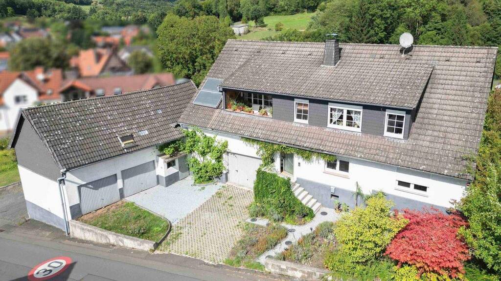 Mehrfamilienhaus zum Kauf 295.000 € 8 Zimmer 234 m² 644 m² Grundstück Rinderbügen Büdingen 63654