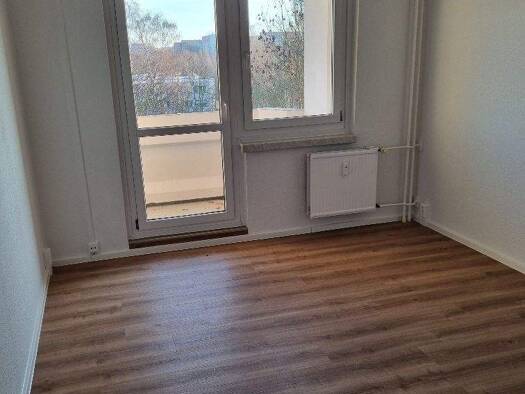 Wohnung zur Miete 235 € 2 Zimmer 41,2 m² frei ab sofort Wolgograder Allee 8 Hutholz Chemnitz 09123