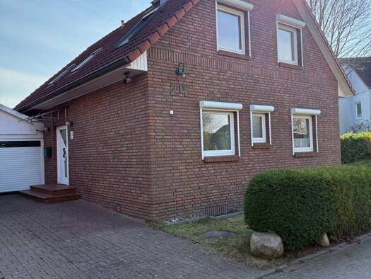 Einfamilienhaus zur Miete 2.600 € 6 Zimmer 135 m² 438 m² Grundstück frei ab 01.04.2026 Bönningstedt 25474