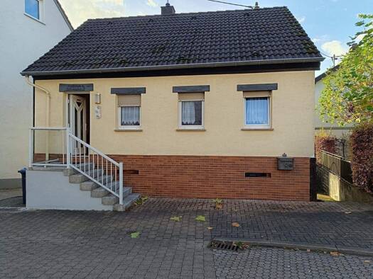 Einfamilienhaus zum Kauf 79.000 € 4 Zimmer 80 m² 140 m² Grundstück frei ab sofort Hüttigweiler Illingen 66557