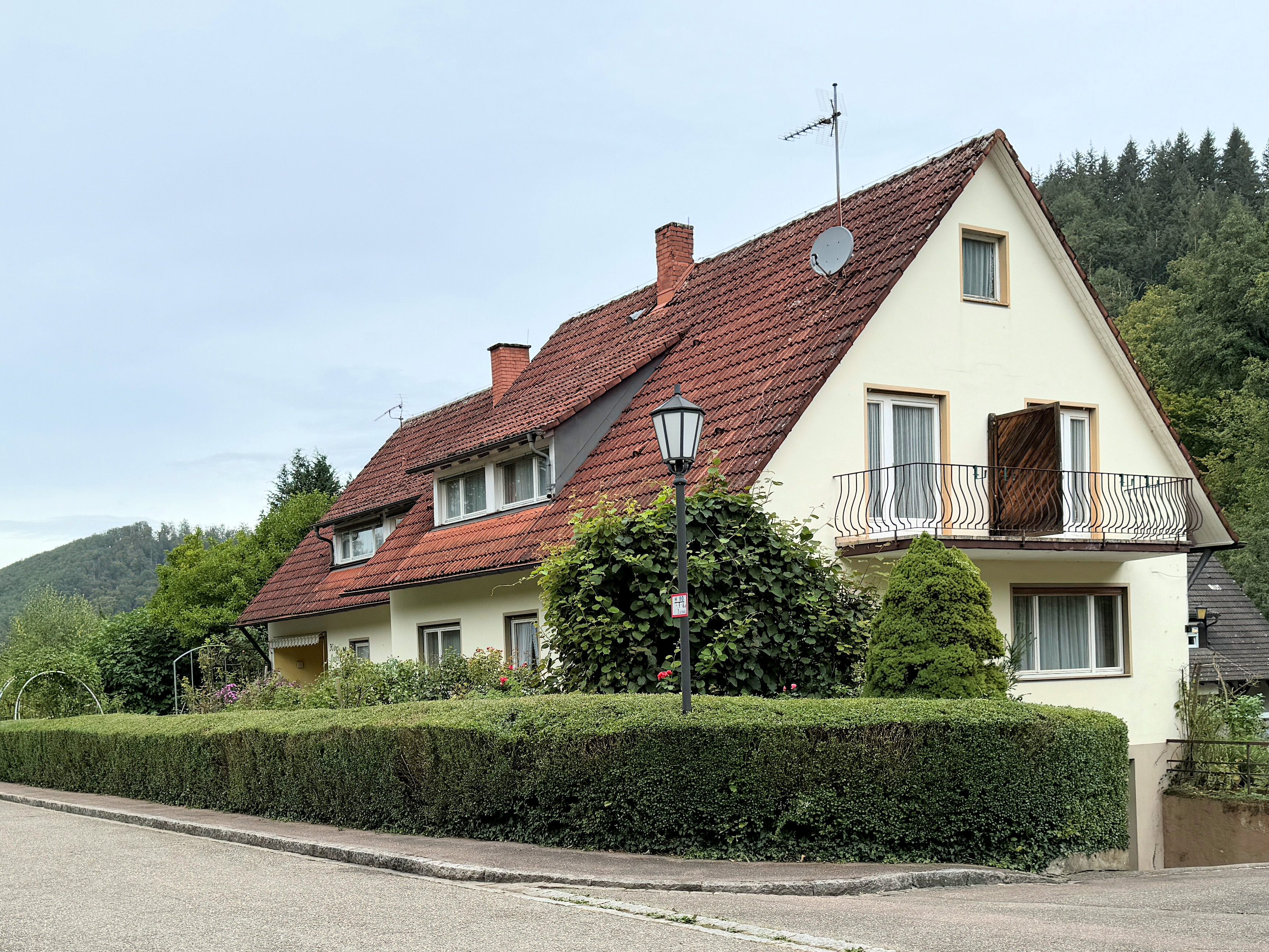 Mehrfamilienhaus zum Kauf 750.000 € 10 Zimmer 280 m²<br/>Wohnfläche 1.188 m²<br/>Grundstück Badenweiler Badenweiler 79410