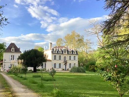 Schloss zum Kauf 692.000 € 15 Zimmer 608 m² 41.215 m² Grundstück Aiguillon 47190