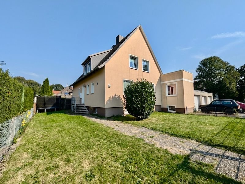 Mehrfamilienhaus zum Kauf 315.000 € 7 Zimmer 183 m²<br/>Wohnfläche 764 m²<br/>Grundstück Neustadt - Südost Neustadt am Rübenberge 31535