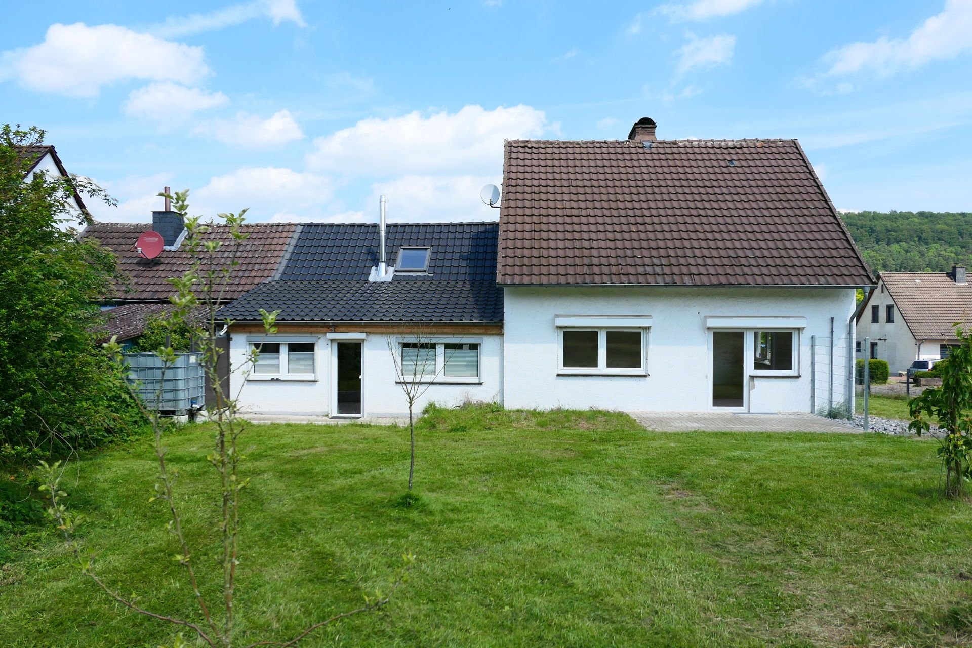 Haus zum Kauf 298.000 € 6 Zimmer 180 m²<br/>Wohnfläche 1.235 m²<br/>Grundstück Höxter - Kernstadt Höxter 37671