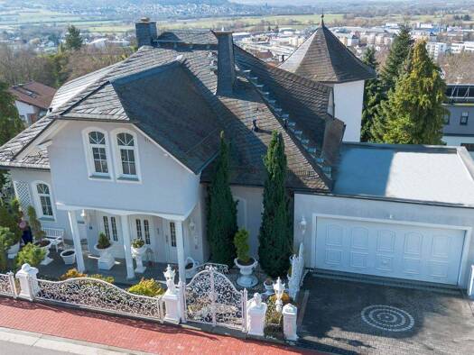 Villa zum Kauf 8 Zimmer 440 m² 785 m² Grundstück frei ab sofort Gelnhausen 63571